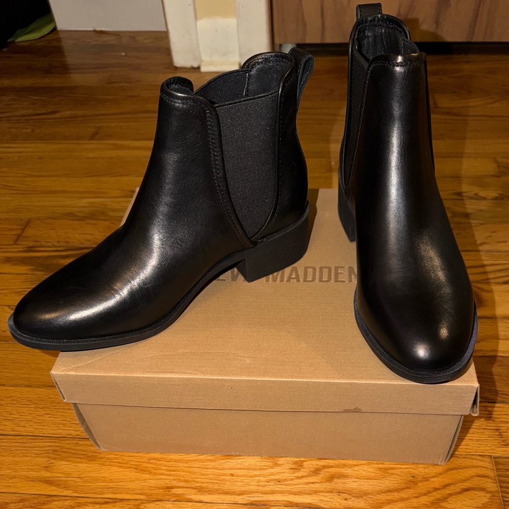 Steve Madden Sleek Black Ankle Boots